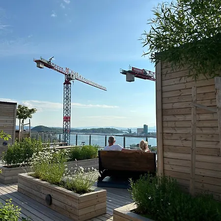 Bjorvika Opera & Munch Area - By The Sea & In The City, Near Centralstation Oslo